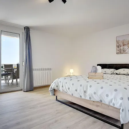 Moderne Mit Balkon, Bbq, Wlan, Klima Apartment Vodnjan